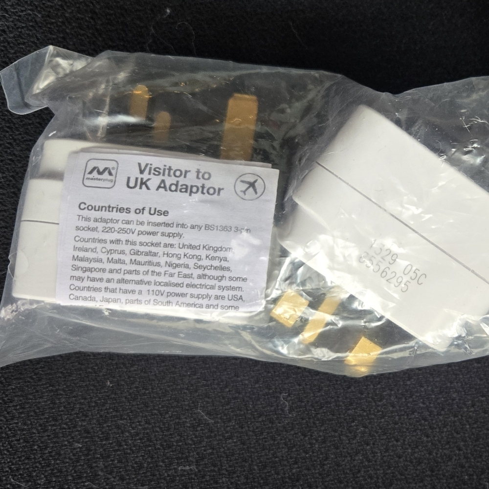 Universal Travel Adapter Plug - Picture 2 of 3